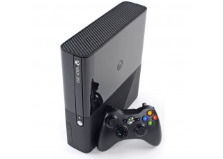 Xbox 360  E 16gb s/n: 8744308  (как новый) + 2 игры